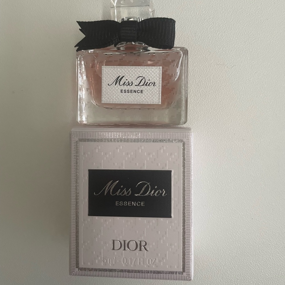 NEW miss dior essence 5 ml, eye curler, lip treatment, eye masks & makeup bag